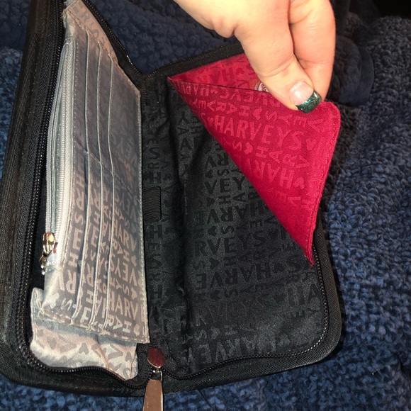 Harvey’s Love You to Pieces seatbelt wallet - Picture 5 of 5